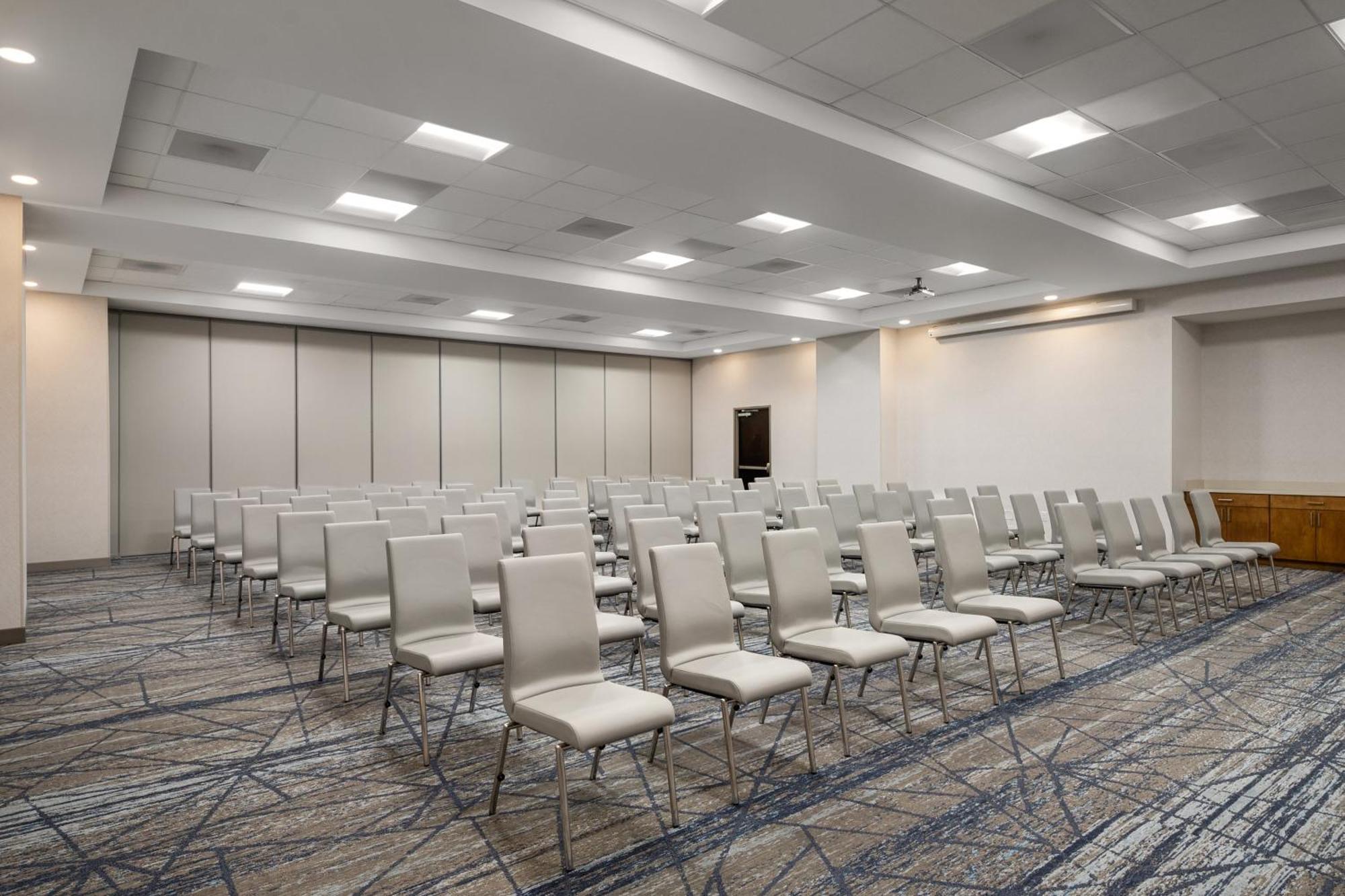 Holiday Inn Express Richmond By Ihg Exterior foto