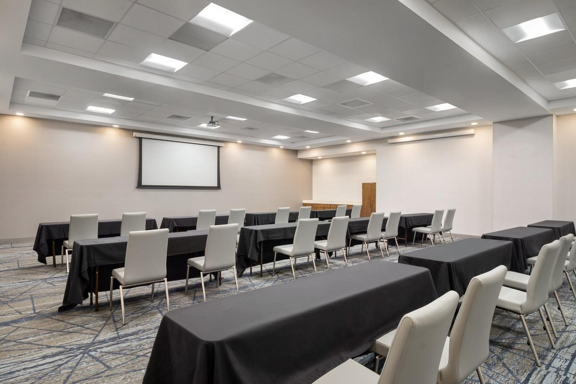 Holiday Inn Express Richmond By Ihg Exterior foto