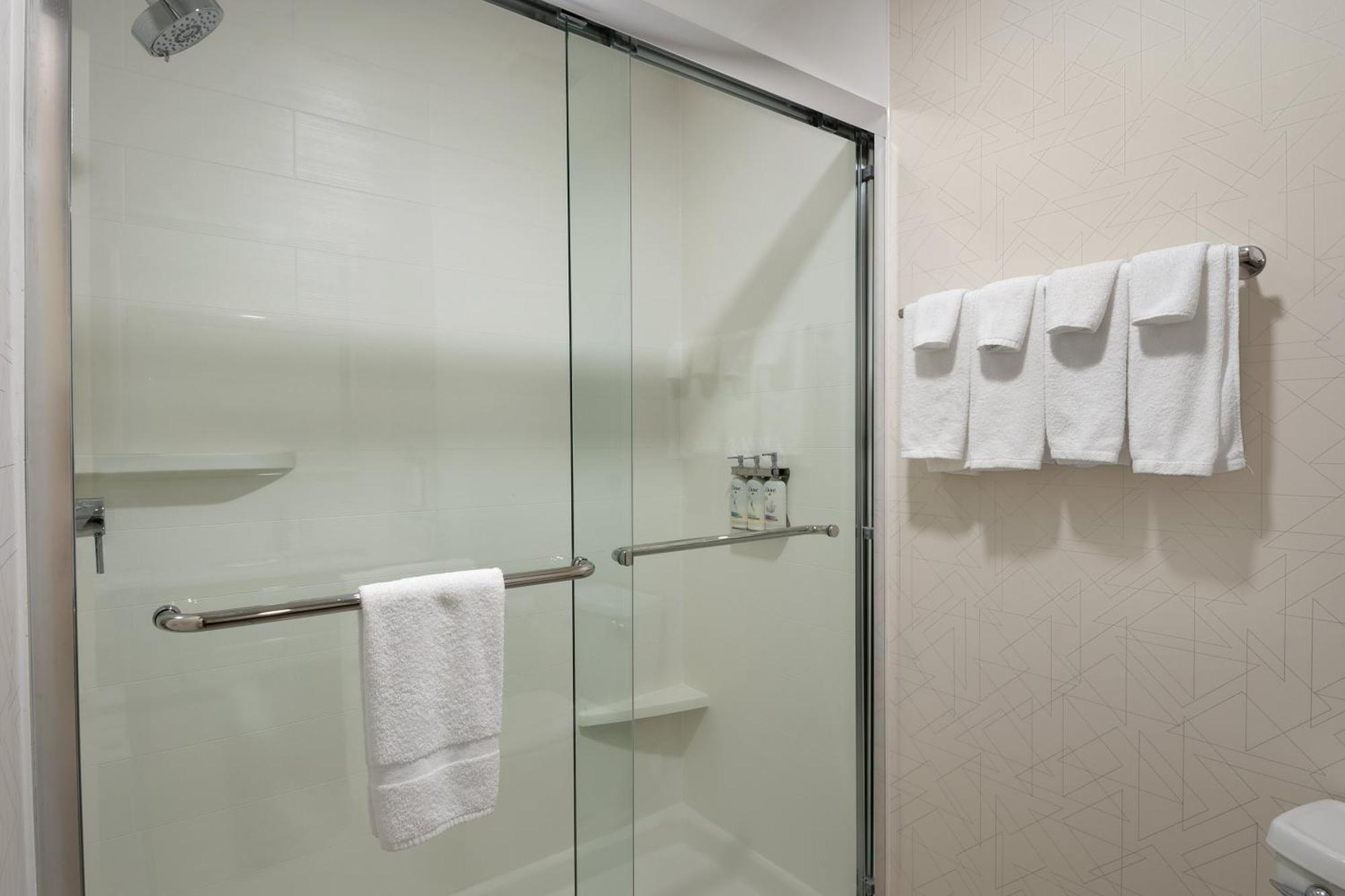 Holiday Inn Express Richmond By Ihg Exterior foto