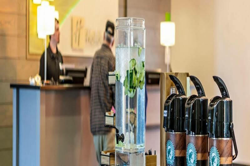 Holiday Inn Express Richmond By Ihg Exterior foto